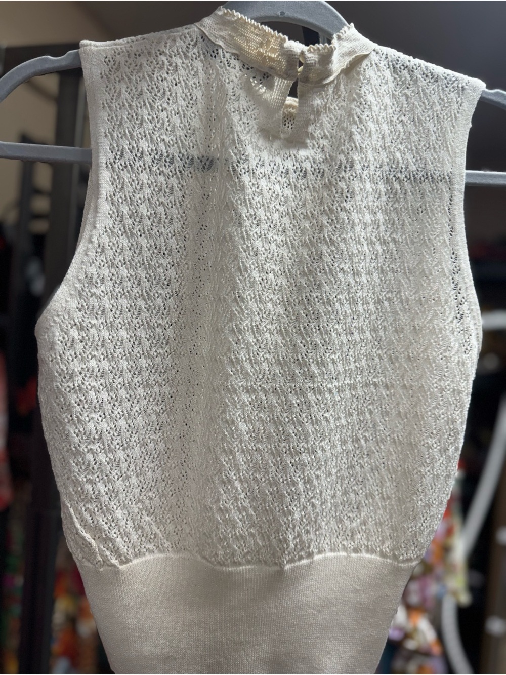ZARA Cream Lace-Pattern Knit Shell with Keyhole Back - Picture 4 of 7